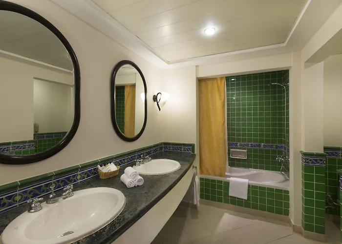 Szálloda Bayview Heights 5*